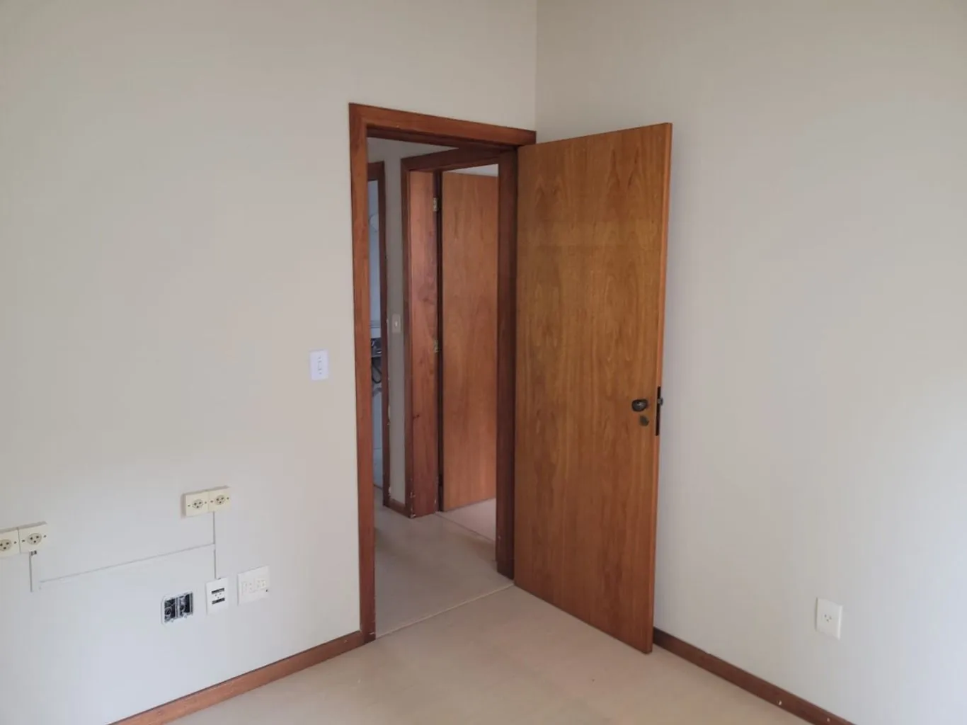 Imagem Apartamento de 3 quartos, suíte e 2 vagas de garagem no bairro Petrópolis em POA