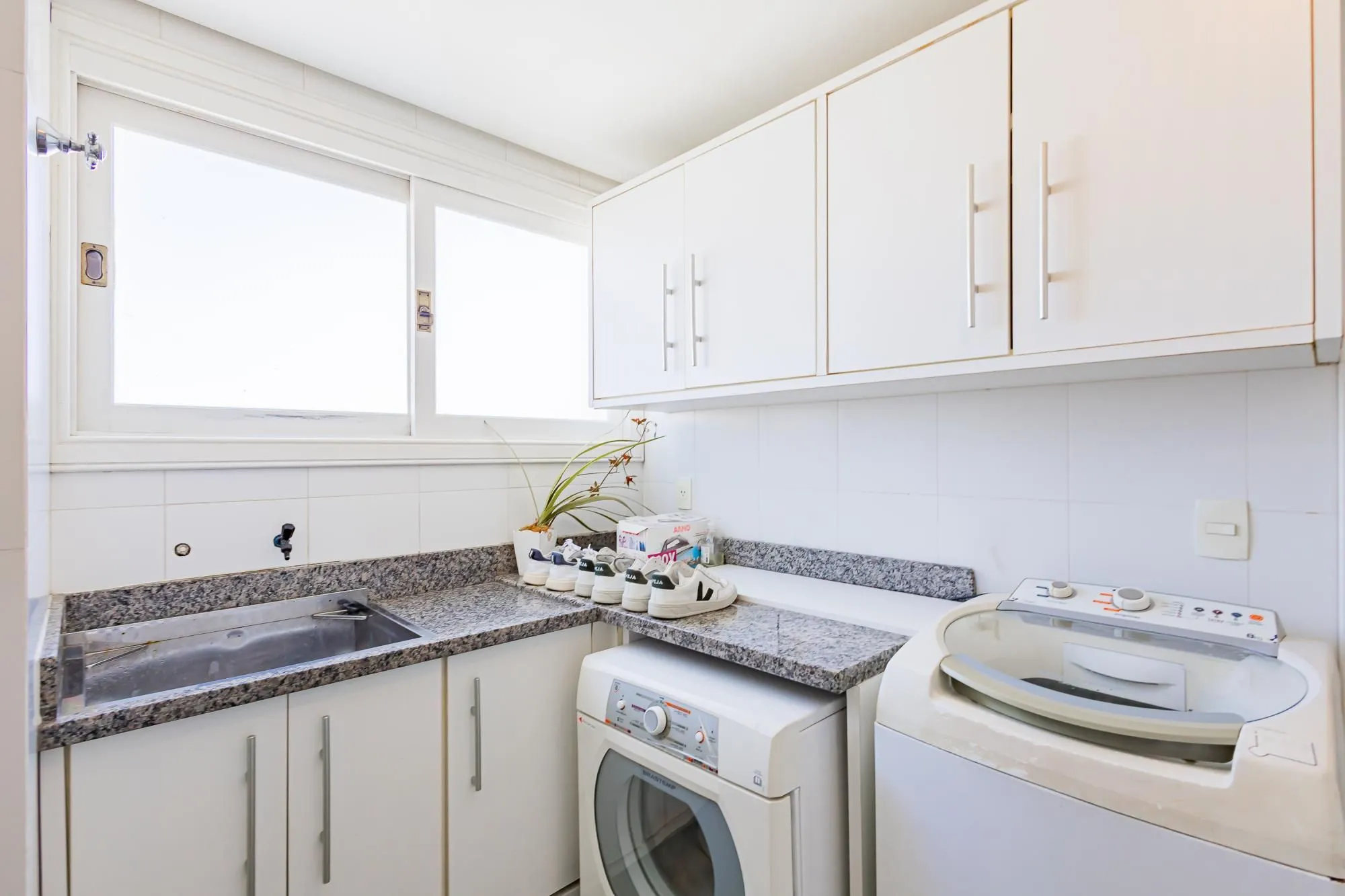 Imagem Espetacular apartamento 3 suítes 3 vagas com infra completa no Moinhos de Vento