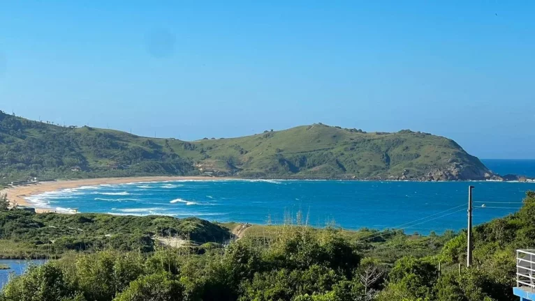 Imagem Terreno à venda na Praia da Silveira, Garopaba-SC: 1.550m² de oportunidade imperdível!
