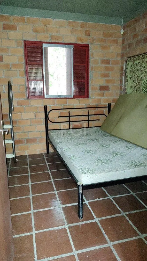 Imagem Sito à venda no Lami, com casa com quartos, 1 banheiro e piscina