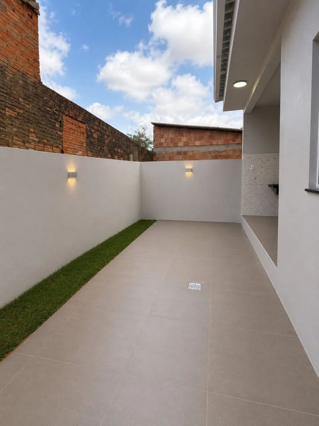 Imagem Casa Nova com Suíte, Lareira e Acabamento impecável