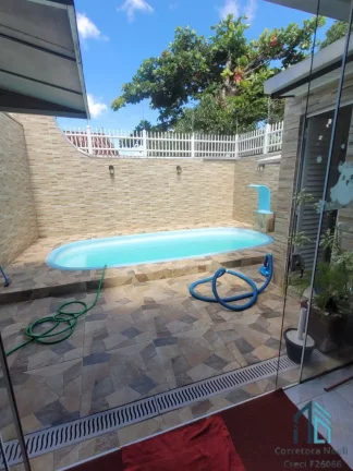 Imagem Sobrado com piscina, área gourmet, 03 quartos com suíte, 70 metros do Mar em Matinhos PR