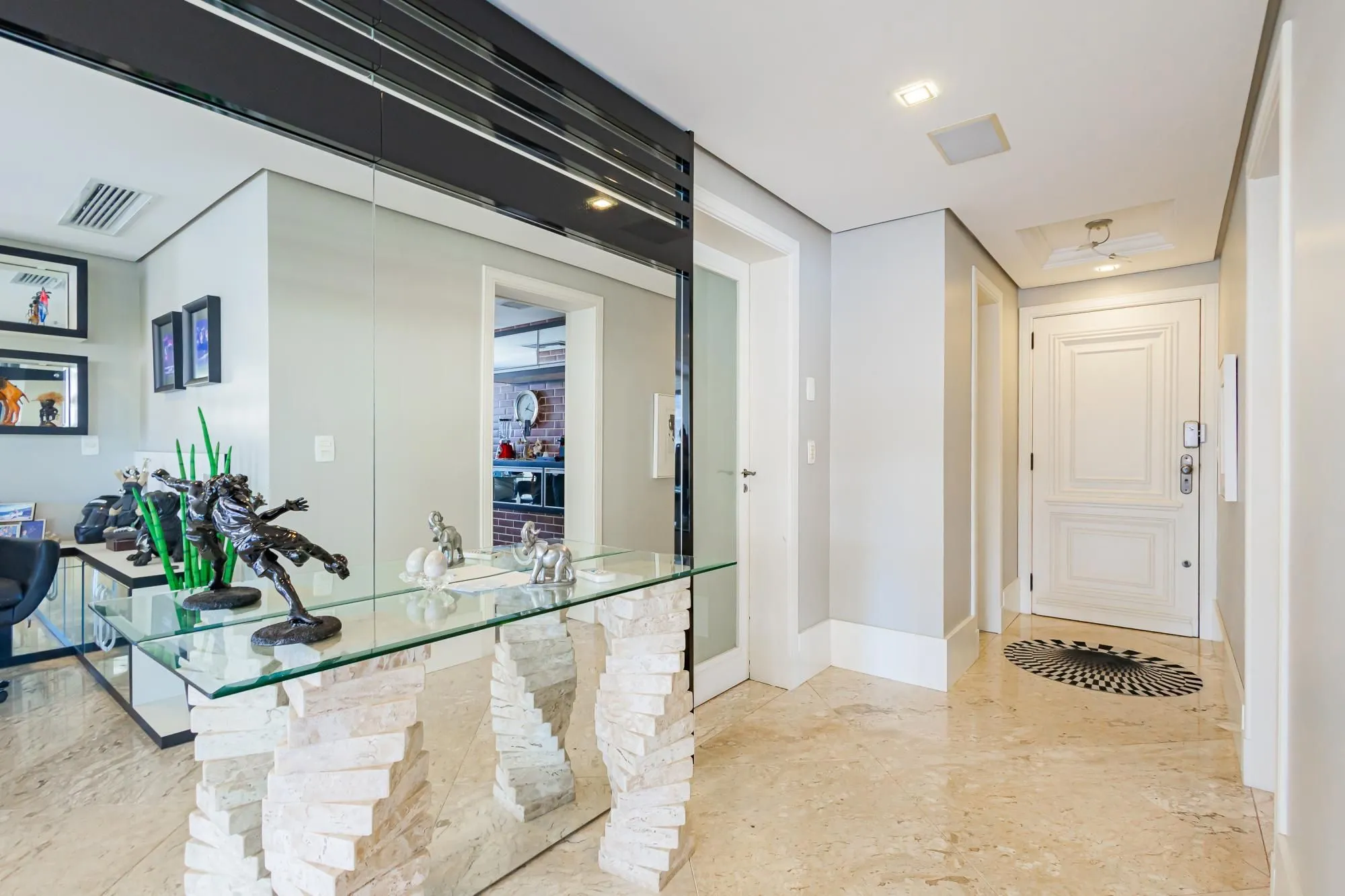 Imagem Espetacular apartamento 3 suítes 3 vagas com infra completa no Moinhos de Vento