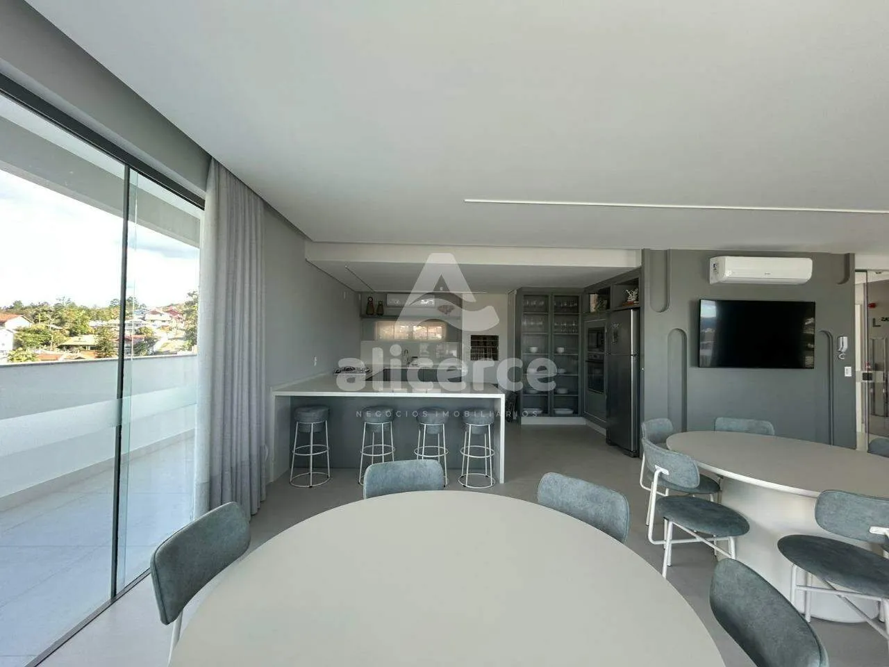 Imagem Apartamento à venda com 2 quartos 1 suíte, 65,67m² em Carvoeira Florianópolis