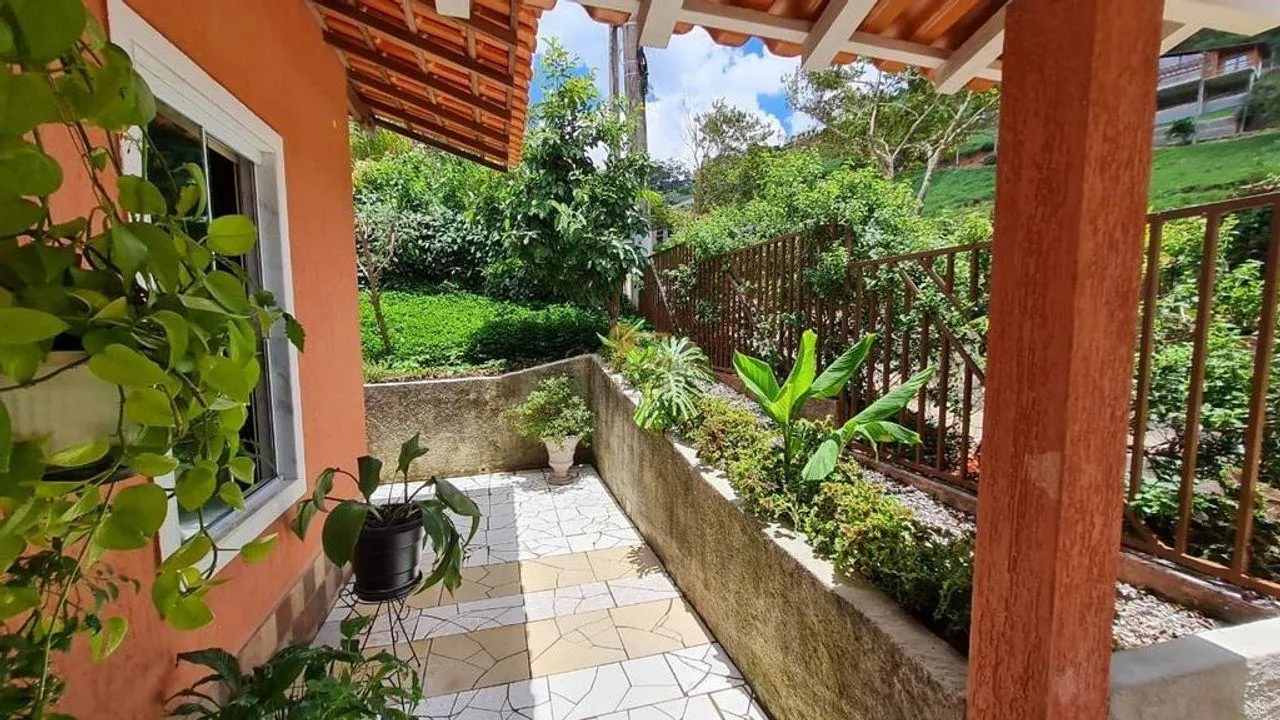 Imagem Casa em Condomínio para Venda em Teresópolis / RJ no bairro Vale Alpino