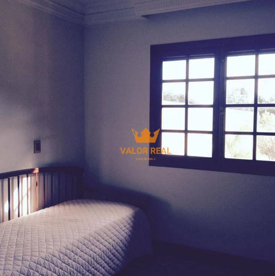 Imagem Charmosa Residência no Condomínio Tereza Cristina, com AT 1.000 m2 e AC 244 m2, 3 Dorm, 1 Suite Master, R$ 2.460 Mio.