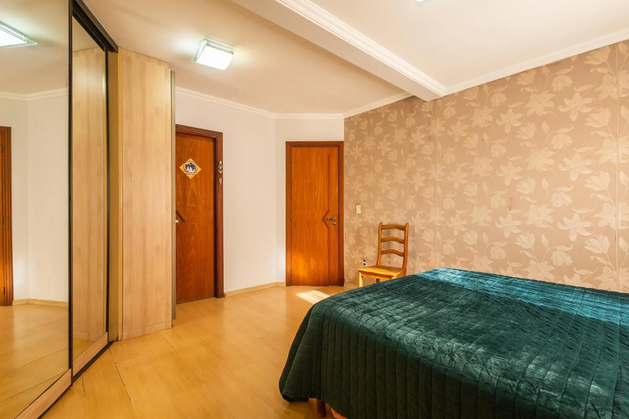 Imagem Excelente casa com 214m² privativos na Rua Dona Paulina - Bairro Tristeza!