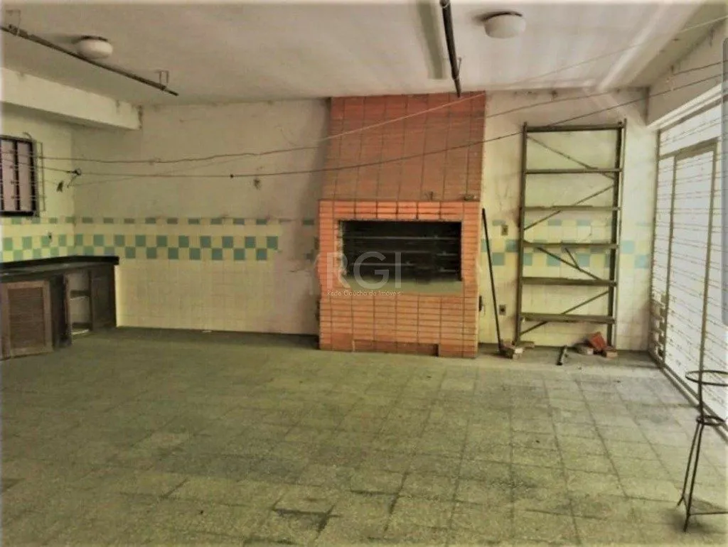 Imagem Casa de 3 dormitórios 4 vagas amplo terreno - Menino Deus
