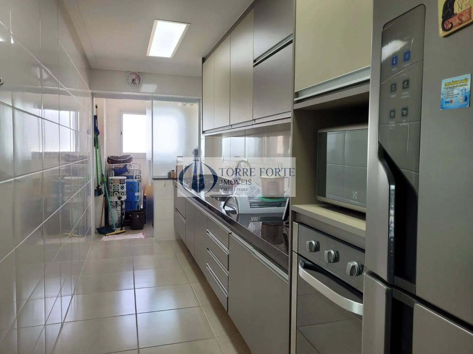 Imagem Maravilhoso apartamento 3 dormitórios, 1 suíte, 2 vagas pé na areia