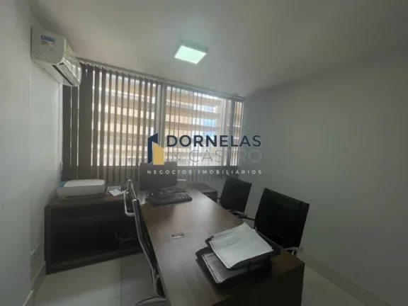 Imagem SALA COMERCIAL BEM AMPLA, DESOCUPADA, NO CENTRO DE BRASÍLIA, ACEITO CARRO COMO PARTE DO PAGAMENTO. SETOR COMERCIAL SUL ED. PALÁCIO DO COMÉRCIO
