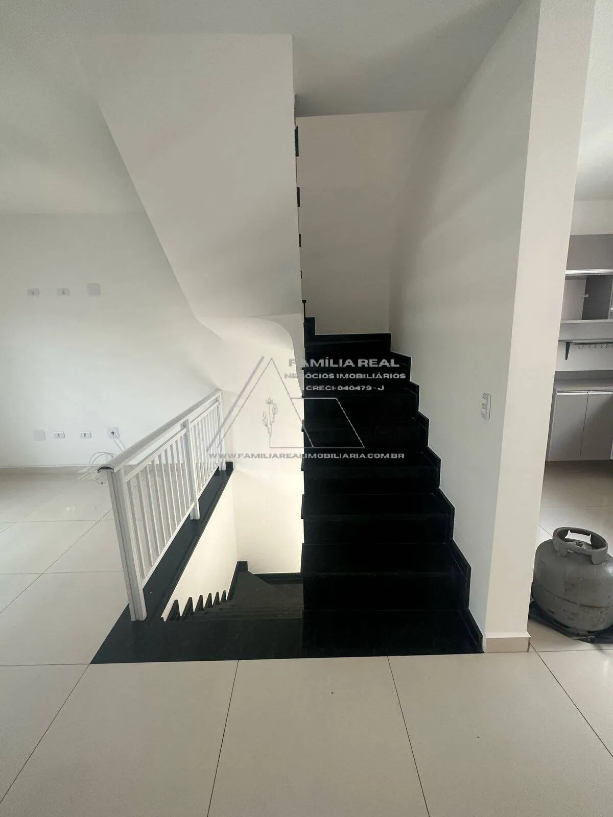 Imagem Sobrado Residencial, à Venda, no Parque Sevilha, na Vila Prudente, com 03 Dormitórios, sendo 01 Suítes, com 04 Vagas de Garagem