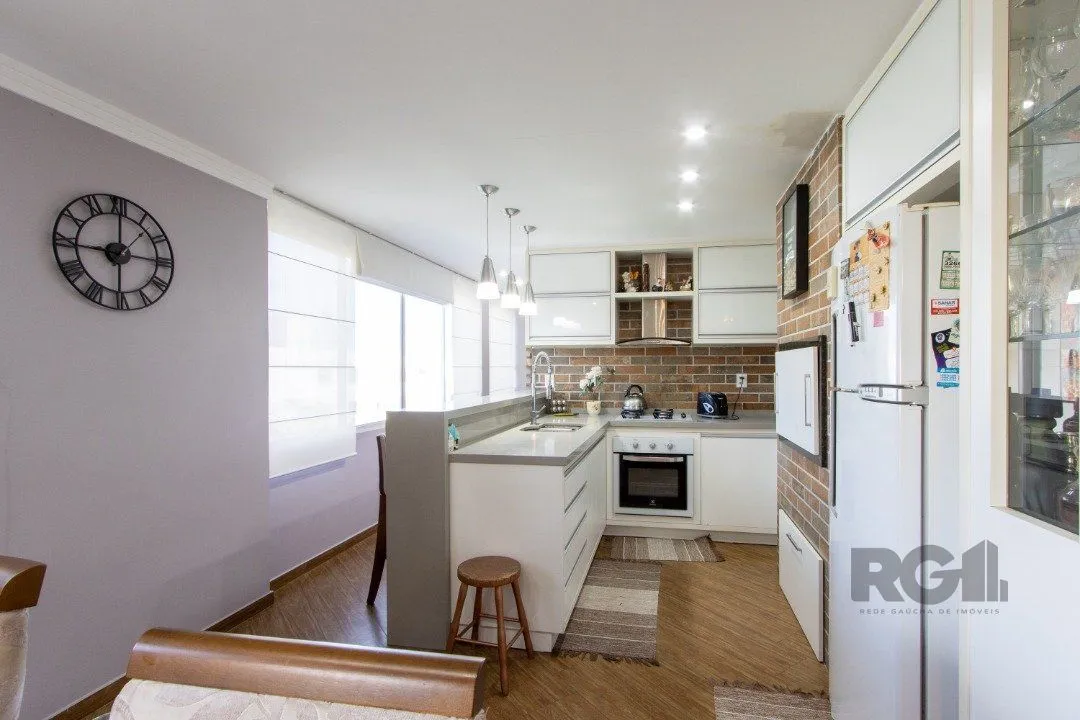 Imagem Apartamento reformado de 124m² privativos- 3 dormitórios sendo 1 suíte no bairro Medianeira