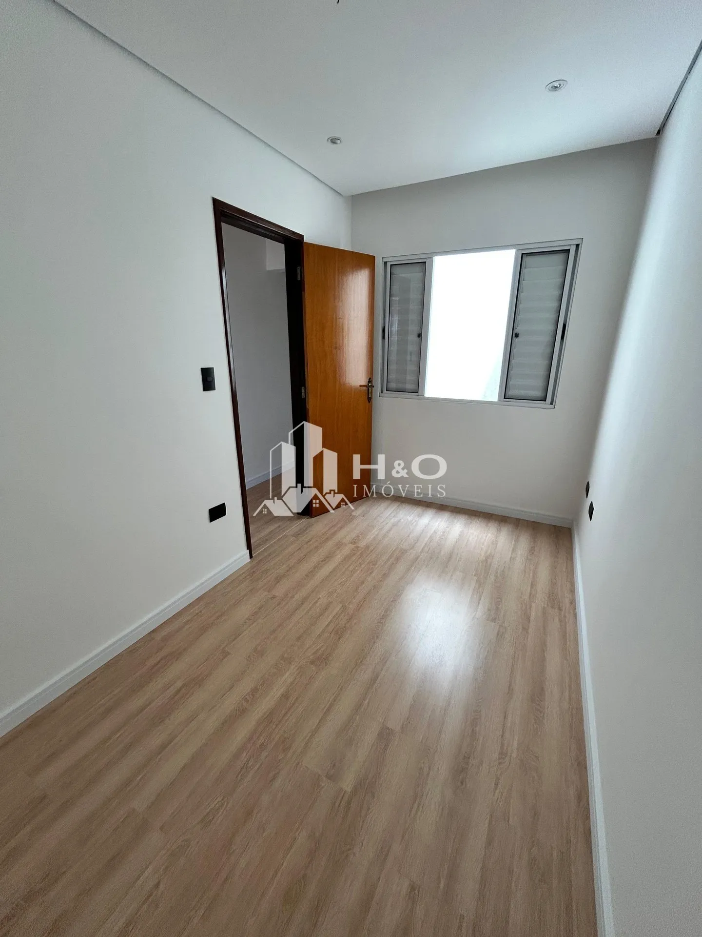 Imagem Sobrado à Venda Próximo ao Metrô Patriarca - 3 Dormitórios, 1 Suíte, Espaço Gourmet e Acabamento de Alto Padrão!