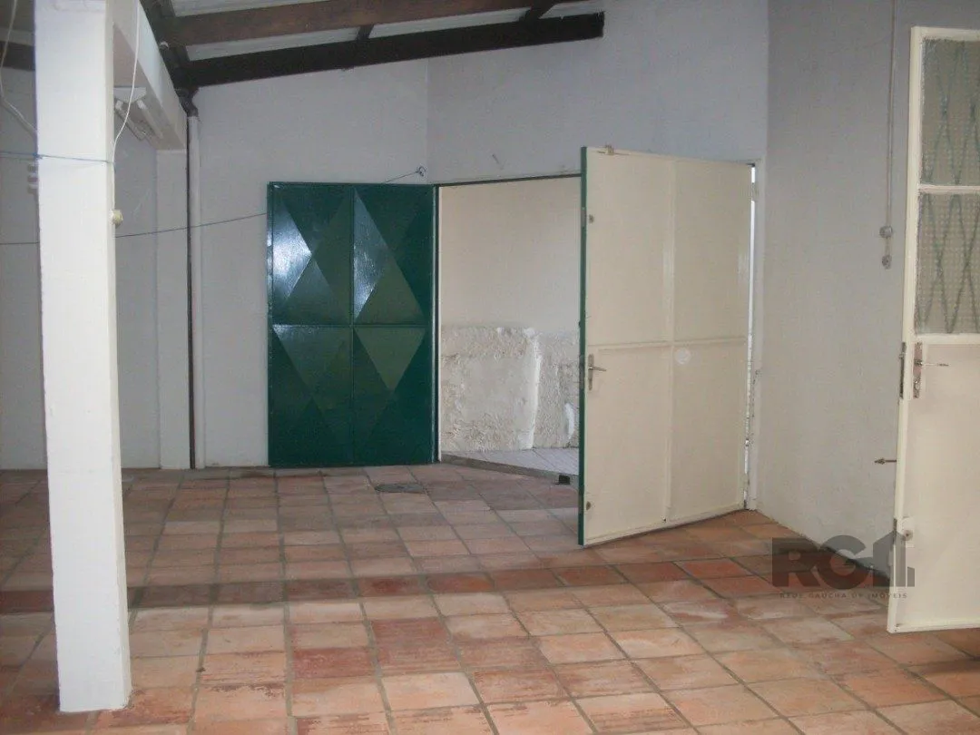 Imagem Casa comercial térrea na Av. Aparício Borges - Bairro Teresópolis