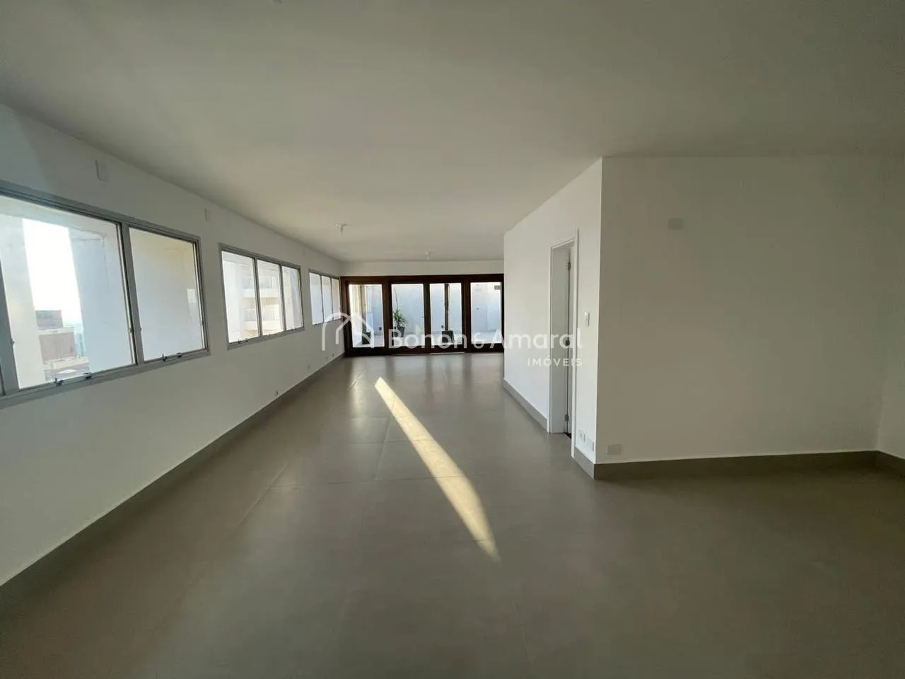 Imagem Cobertura duplex à venda com 248 m²e 3 quartos, no Cambuí - Campinas/SP