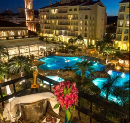 Imagem Viva a experiência de um resort 5 estrelas no coração de Jurerê Internacional - Conforto, sofist...