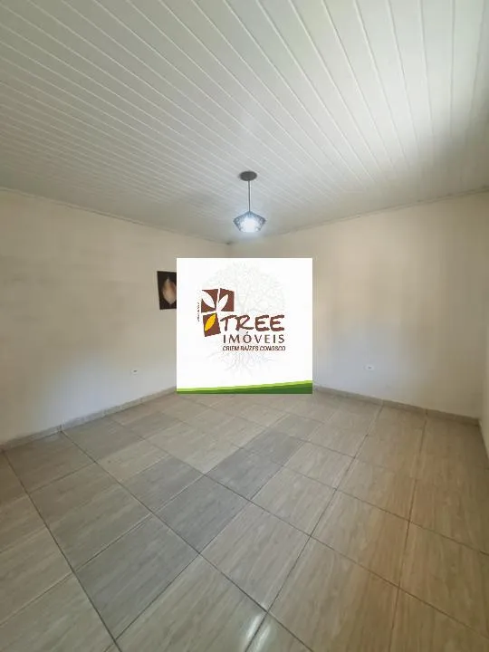 Imagem VENDA DE CASAS TÉRREAS NA VILA ORLANDA, EM SANTA ISABEL/SP, 500m² com quarto, banheiro, sala de estar, cozinha americana e fogão a lenha. CONSULTE-NOS