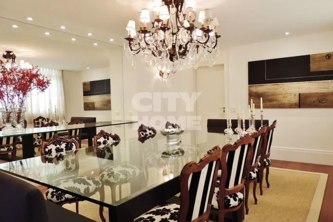 Imagem Apartamento de 346m² com ambientes amplos, e agradável varanda. Reformado com luxo e requinte. Sã...