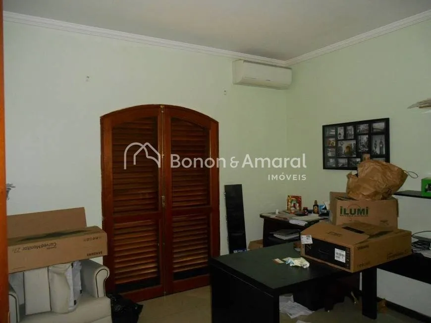 Imagem Casa com 230 m² e 5 quartos