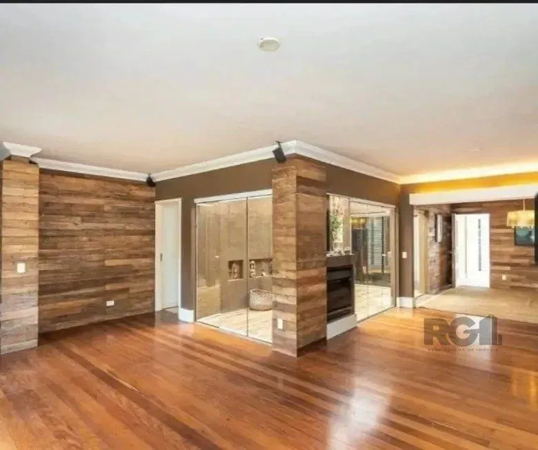 Imagem Excelente casa de 220m² com 3 dormitórios no bairro Tristeza.