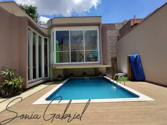 Imagem Casa de luxo em condomínio exclusivo em Vinhedo-SP: 3 quartos, 3 suítes, 3 salas, 6 banheiros, 5 vagas, 408 m². Venha conferir!