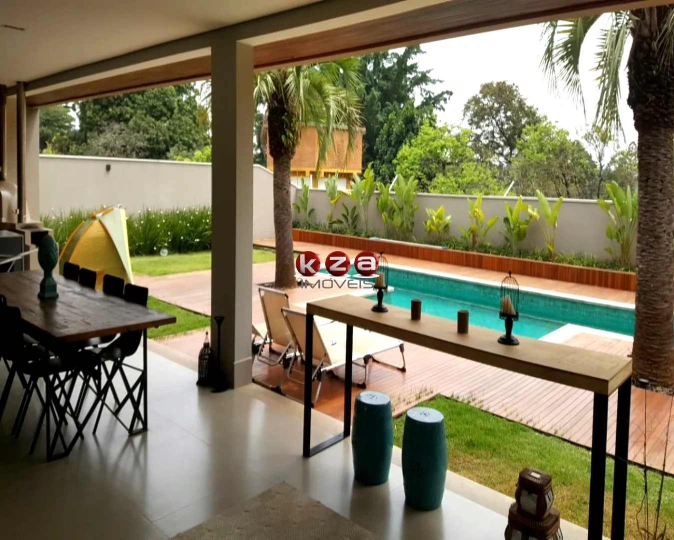 Imagem Luxuosa casa de alto padrão no Condomínio Portal do Lago em Valinhos-SP: 3 suítes, 3 salas, 5 banheiros, 4 vagas de garagem, 454m².