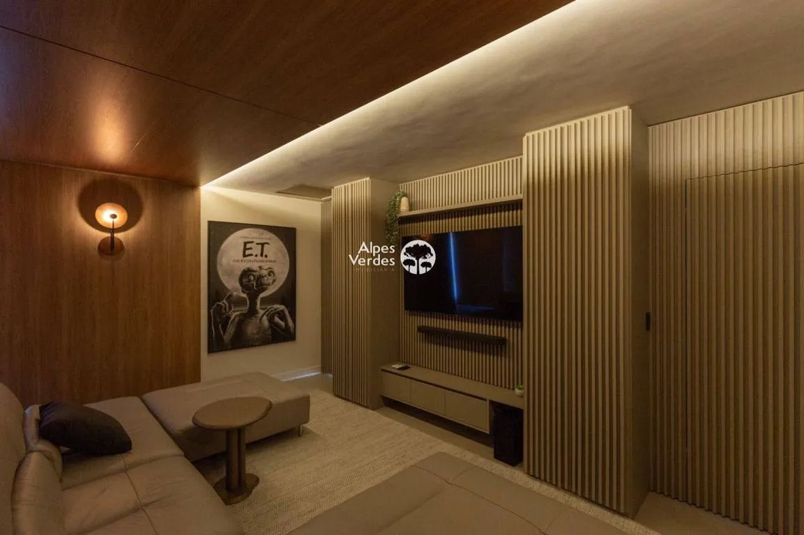 Imagem Vende-se casa prox ao centro de Xangri-lá - 6 Quartos- Valor R$7.950.000,00
