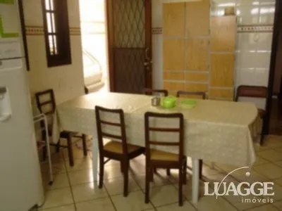 Imagem casa com 4 dormitórios, sendo uma suíte , e 530 area privativa