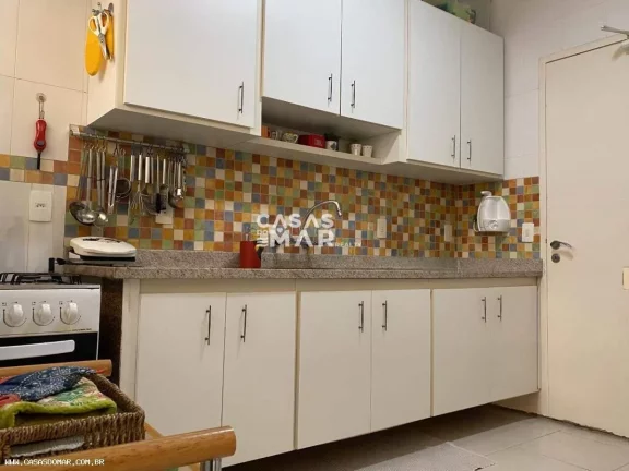 Imagem Apartamento de luxo à beira-mar no Leblon, RJ: 2 quartos, 1 suíte, 3 banheiros, 1 vaga - 96m² de pura elegância!