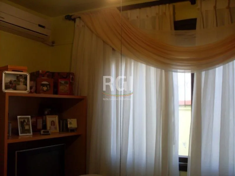 Imagem Casa para Venda - 200m², 4 dormitórios, sendo 1 suites, 4 vagas - Jardim Lindóia