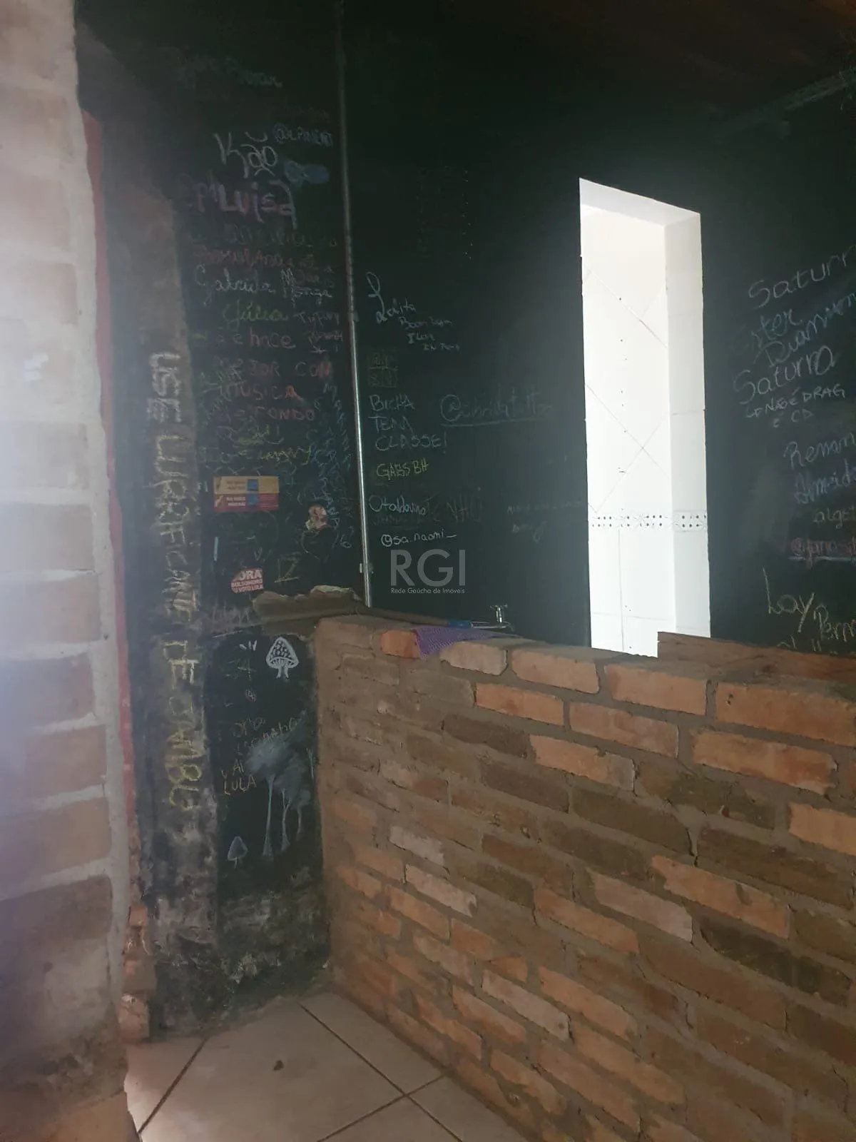 Imagem Casa para Venda - 242m², 3 dormitórios, 1 vaga - Cidade Baixa