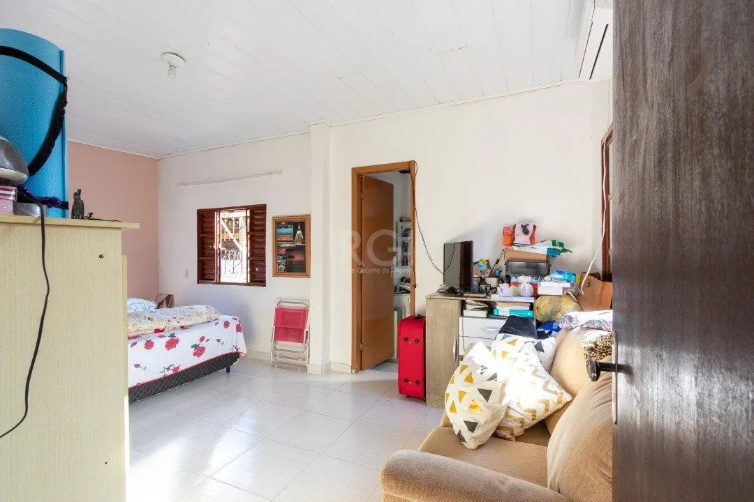 Imagem Casa para Venda - 240m², 6 dormitórios, sendo 3 suites, 2 vagas - Glória