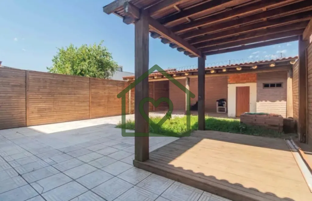 Imagem Para quem busca uma casa espaçosa, com estrutura de construção muito sólida e excelente distribu...