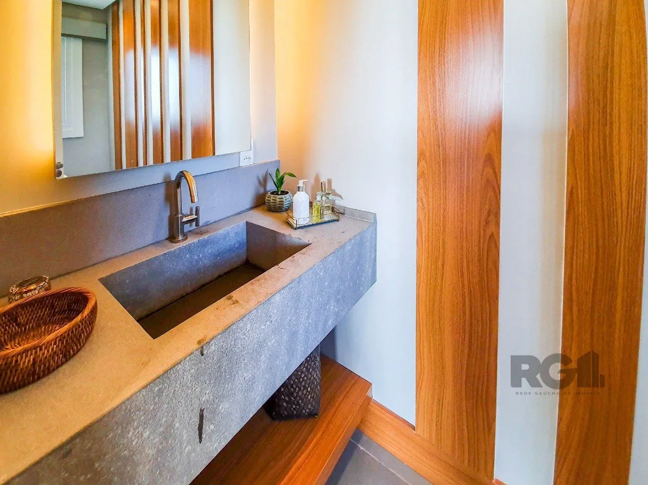 Imagem Casa Condominio para Venda - 293.86m², 3 dormitórios, sendo 3 suites, 2 vagas - Alphaville