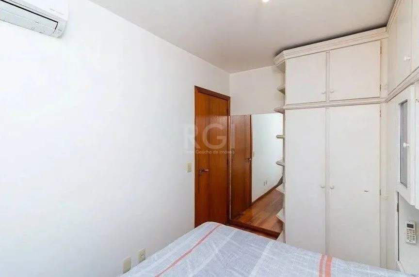Imagem Apartamento para Venda - 43m², semi mobiliado, 1 dormitório, churrasqueira e 1 vaga de garagem no bairro Partenon