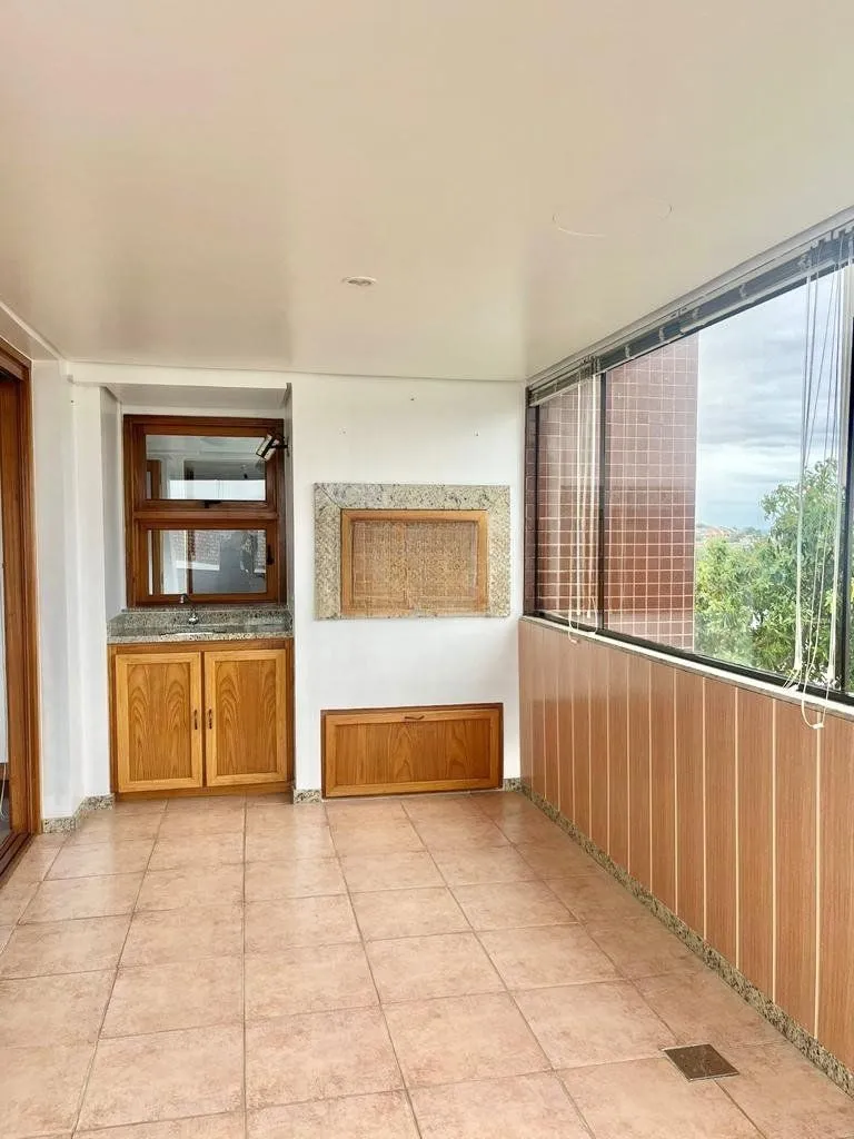 Imagem Apartamento de 4 dormitórios e 184m² à venda em Menino Deus, Porto Alegre.