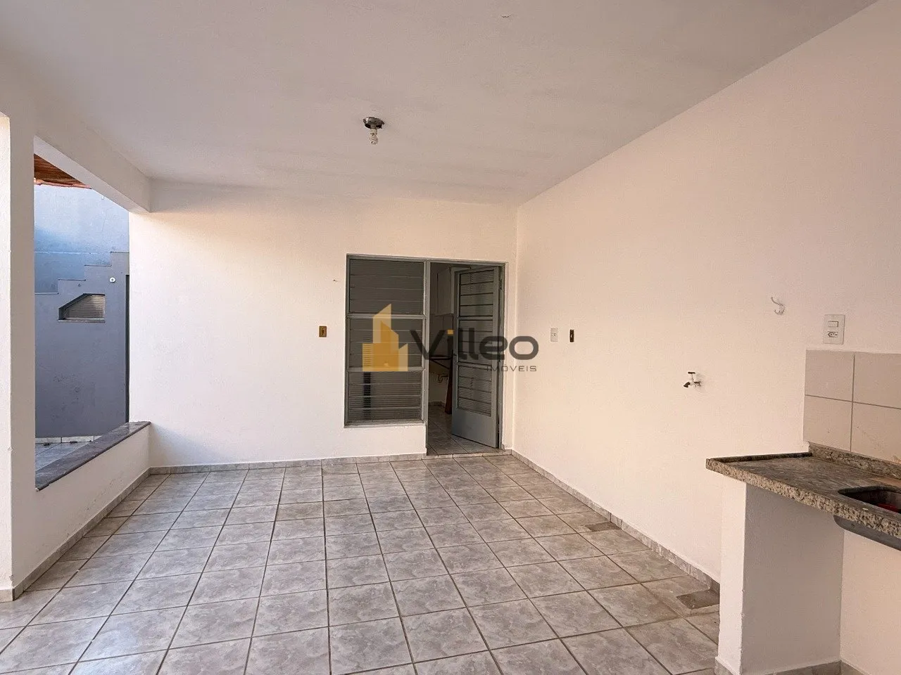 Imagem Apresentamos uma residência exclusiva para venda, localizada em uma das regiões mais tranquilas e ...