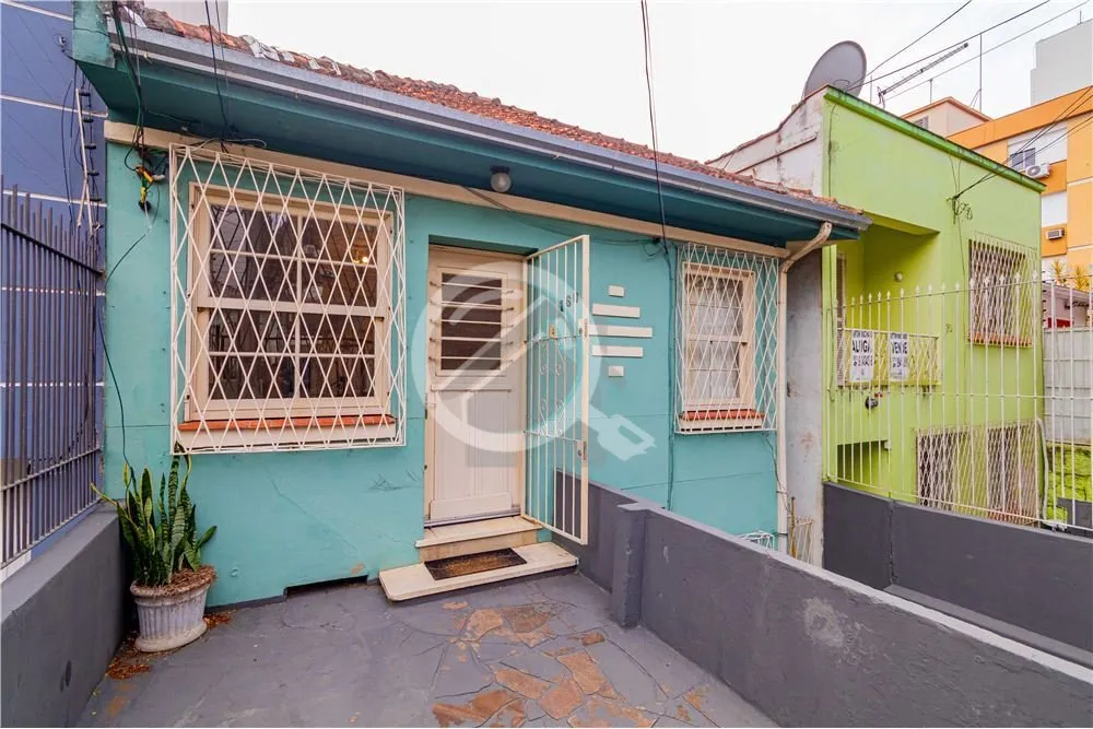 Imagem Ótima localização para comércio e residencial. Sobrado com duas casas com entradas individuais, ...