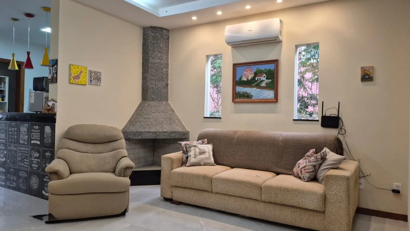 Imagem Casa em Condomínio para Venda em Teresópolis / RJ no bairro Albuquerque