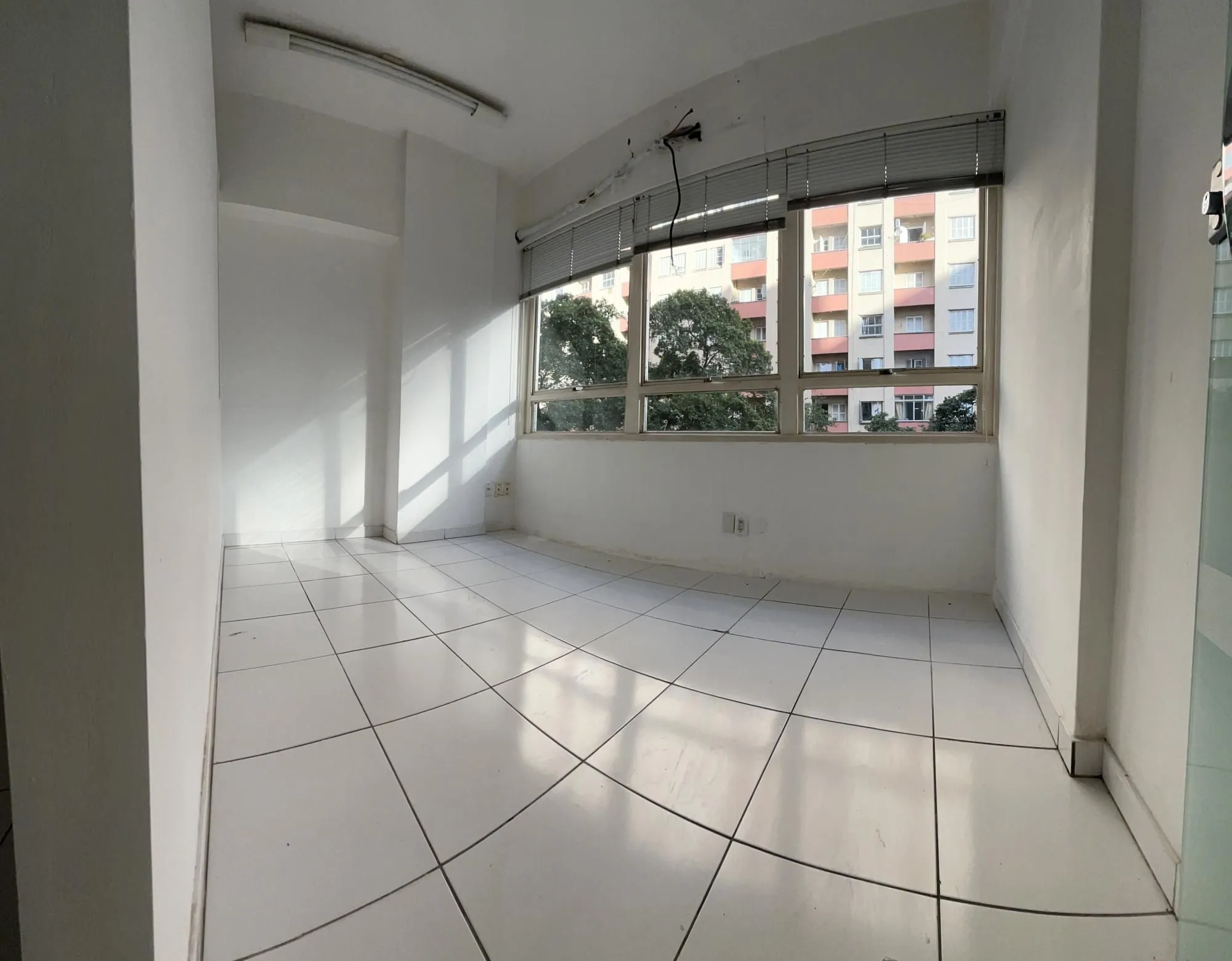 Imagem Excelente Oportunidade! Sala comercial para venda no centro de Porto Alegre.