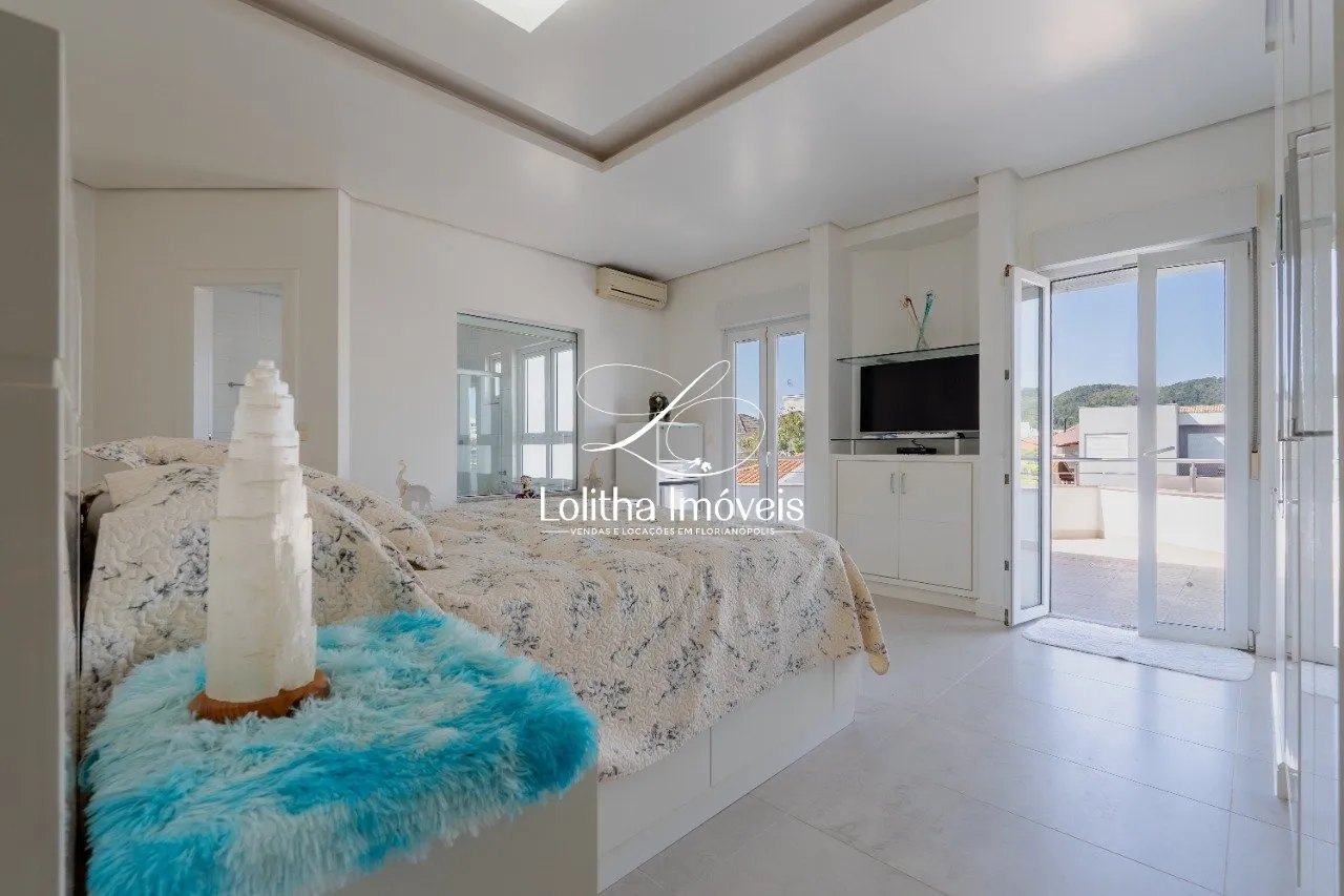 Imagem CASA DE ALTO PADRÃO COM 4 SUÍTES À VENDA EM JURERÊ - FLORIANÓPOLIS/SC