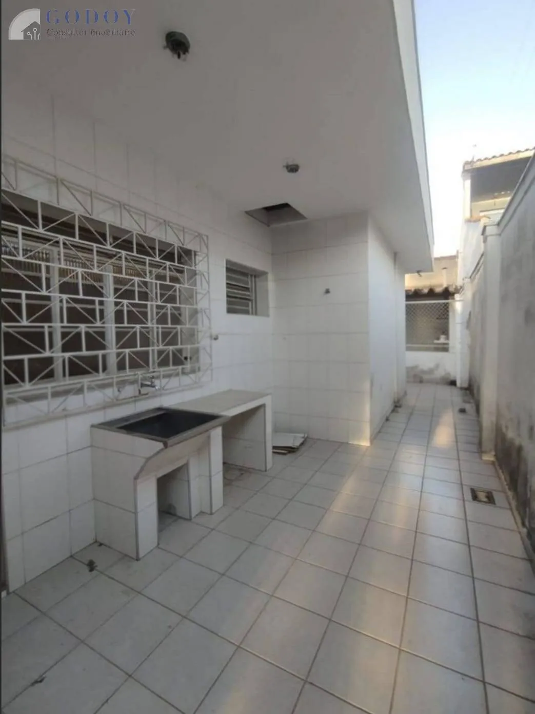 Imagem Casa ampla com 4 quartos, suíte, rancho e garagem em ótima localização