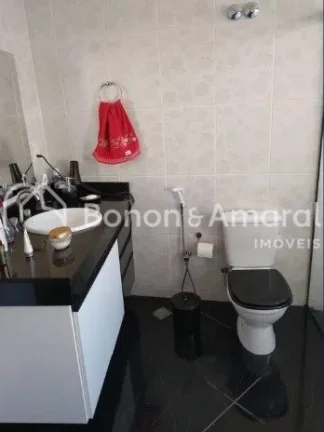 Imagem Esta casa está localizada no condomínio Colinas Ermitage, em Sousas, Campinas-SP, em um terreno de...