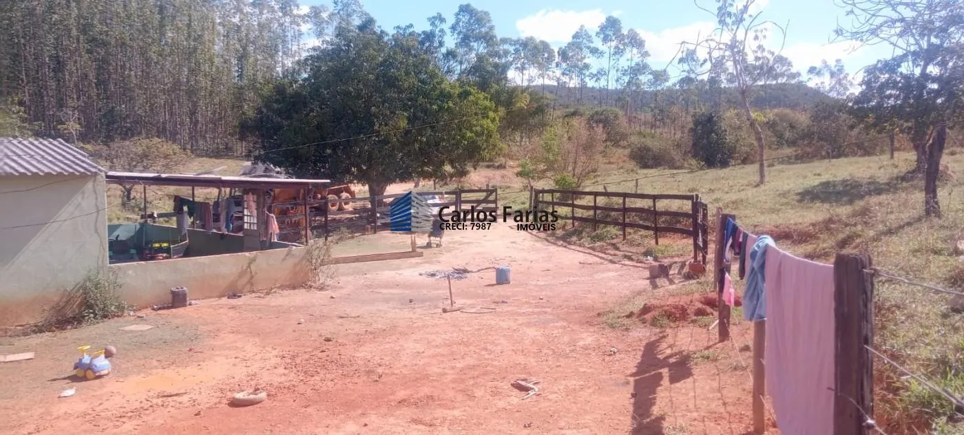 Imagem Sítio para Venda em Cidade Ocidental, Área Rural de Cidade Ocidental, 3 dormitórios, 1 banheiro, 2 vagas