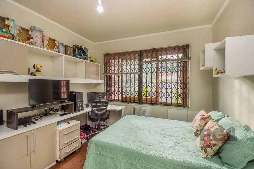 Imagem Casa 279m² - 4 dormitórios, 3 vagas no bairro Santa Tereza