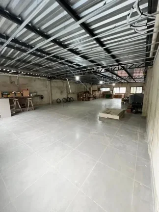 Imagem Barracão Comercial para Locação em Votorantim-SP, Bairro Parque Morumbi: 1 Sala, 1 Banheiro, 3 Vagas de Garagem, 220m².