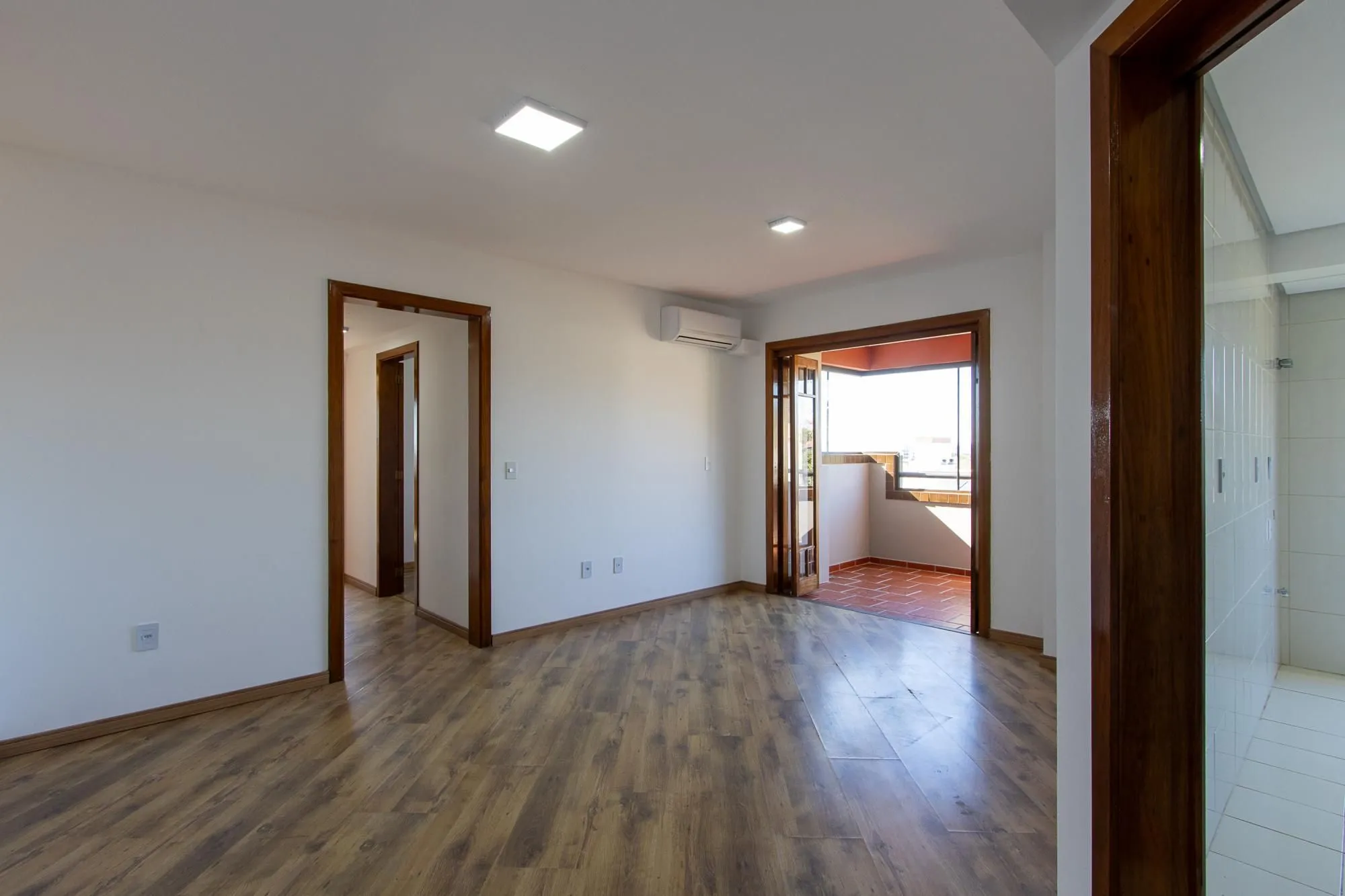 Imagem Apartamento de 2 dormitórios, 1 suíte e 2 vagas de garagem no bairro Tristeza.