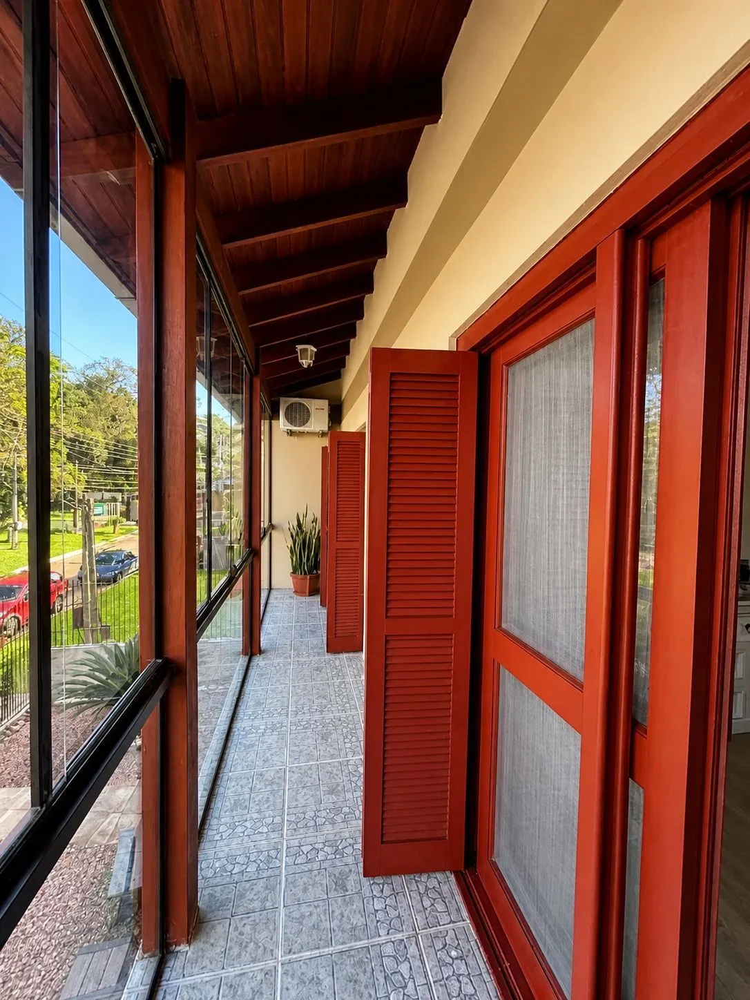 Imagem Luxuosa Residência no Cantegril | 4 Dormitórios, 3 Suítes, 273m² e 8 Vagas