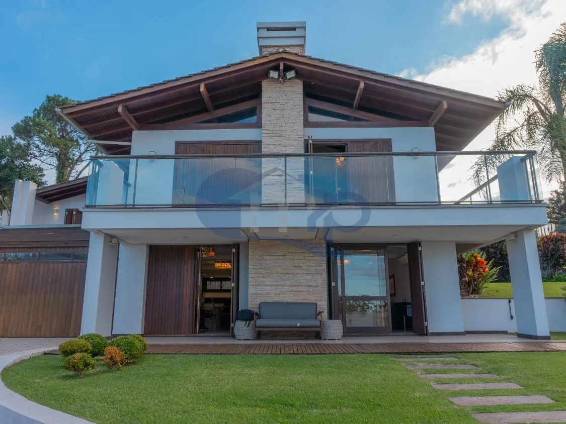 Foto do imóvel Casa de Alto Padrao com 4 Dormitorios, Piscina Aquecida e Espaço Gourmet no Centenario, em Torres/RS em Rua Tancredo Nebes