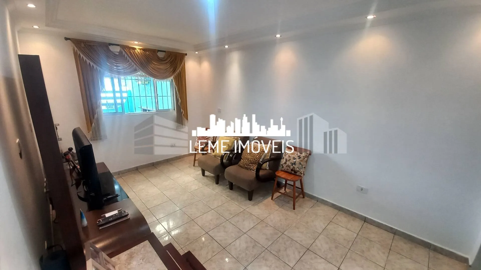 Imagem LINDO SOBRADO! ACEITA FINANCIAMENTO HABITACIONAL E UTILIZAÇÃO DO FGTS!!!